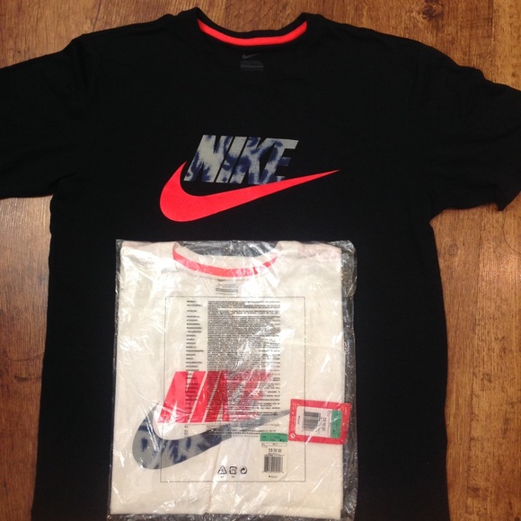 2 Nike T-shirts for Men... Released In Japan only - Picture 5 of 5
